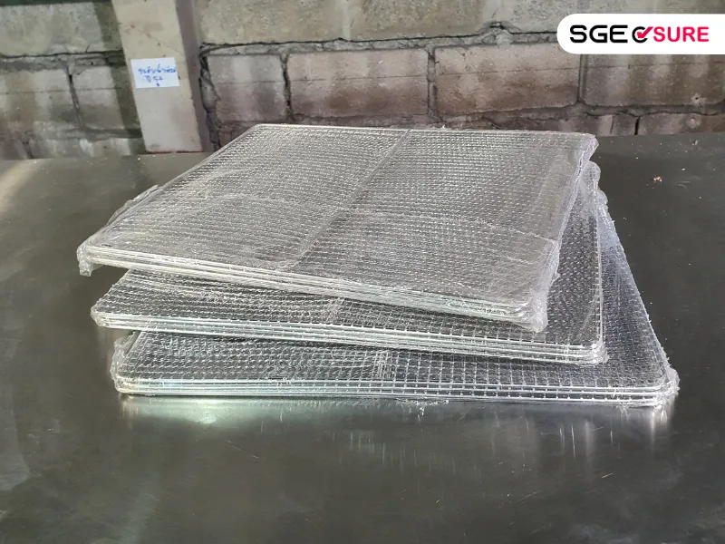 ตรวจสอบอุปกรณ์เสริม และอะไหล่ที่มาพร้อมเครื่อง ตรวจสอบอุปกรณ์เสริม และอะไหล่ที่มาพร้อมเครื่อง
